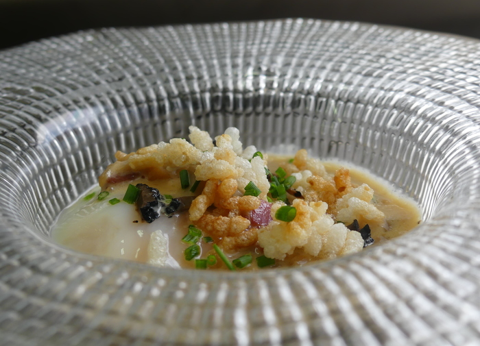 Gorringo trufatua onddoekin, urdaiazpikoarekin eta arroza puztuarekin (TAPA)