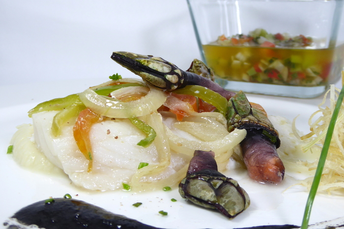 Cabracho al vapor  con percebes y vinagreta de cebollino